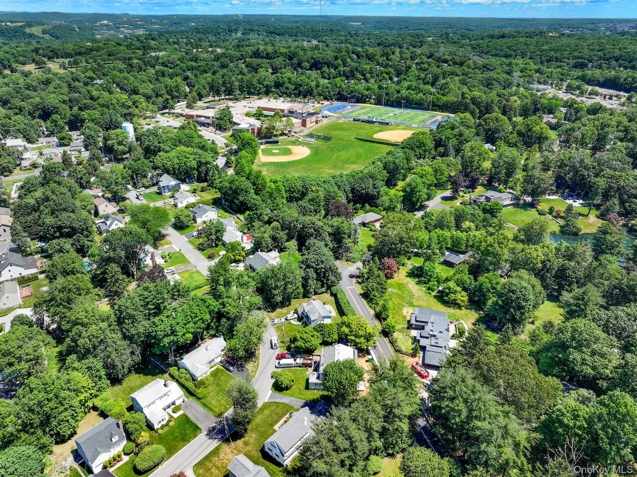 11 Overlook Road Ardsley, NY 10502 - Photo 3 of 46