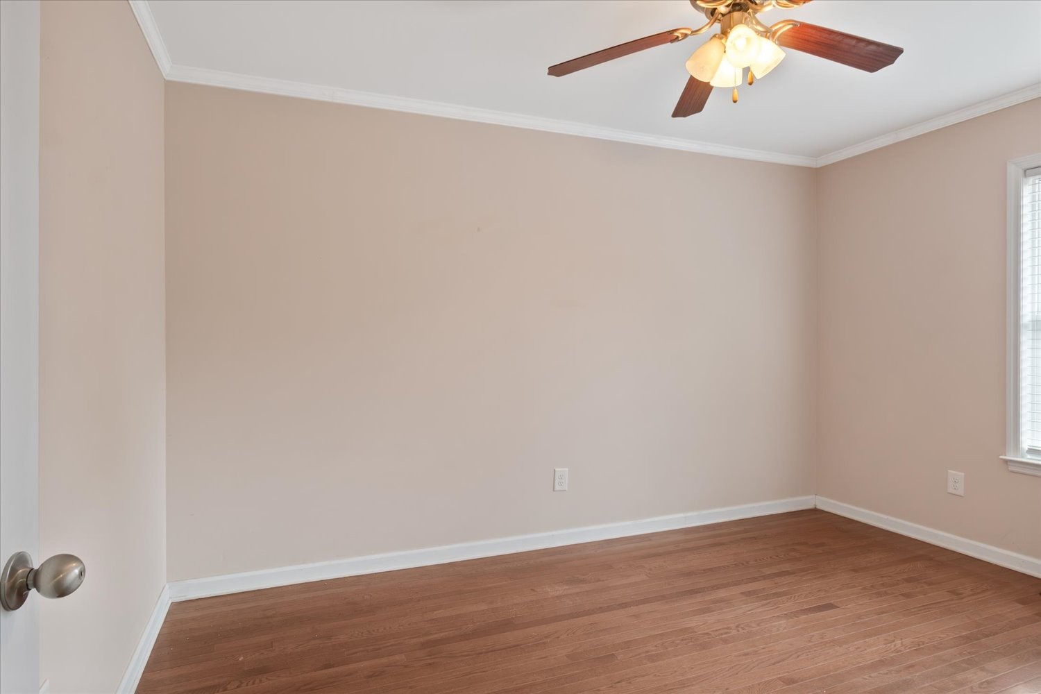 732 Tiger Bennett Road Hampshire, TN 38461 - Photo 26 of 35 an empty room with a window