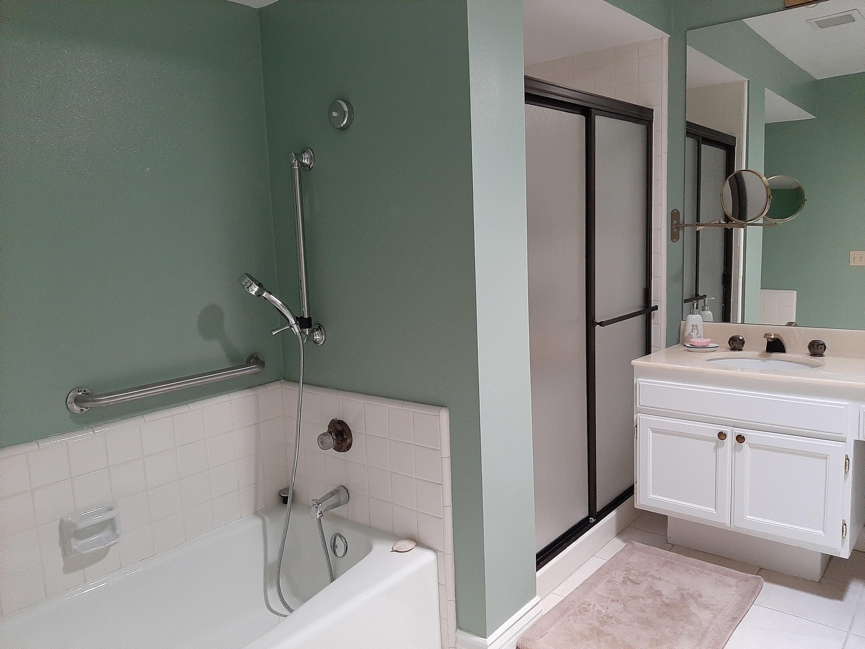 72385 Beverly Way Rancho Mirage, CA 92270 - Photo 19 of 24 a bathroom with a tub sink and mirror