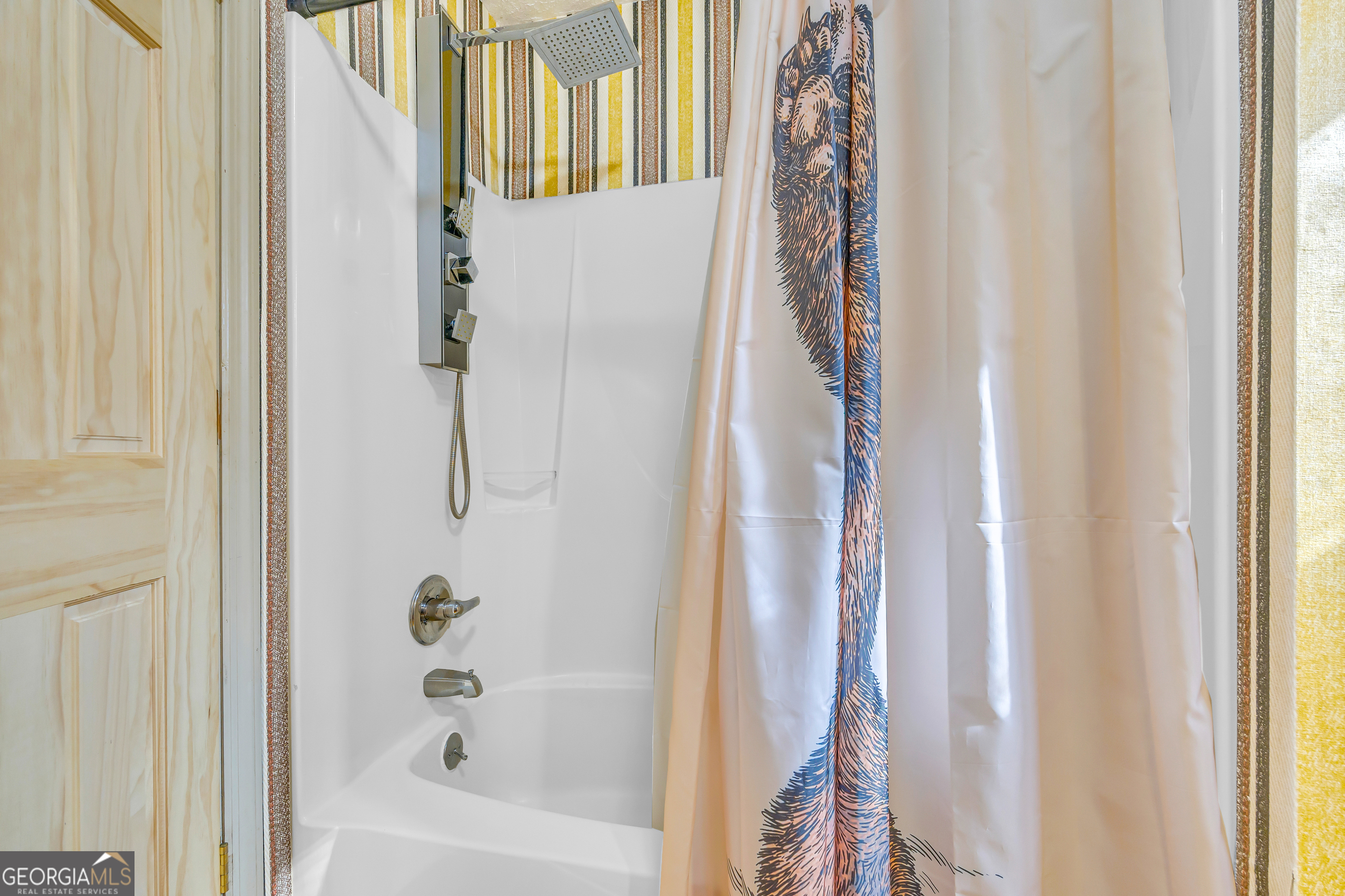 243 Ridge Road Helen, GA 30545 - Photo 44 of 82 a bathroom with a shower curtain