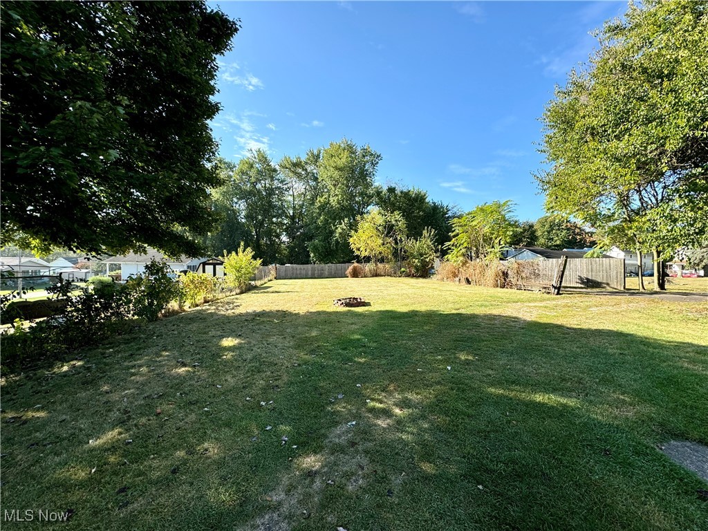 1325 Walnut Road Southeast Massillon, OH 44646 - Photo 11 of 34 View of yard