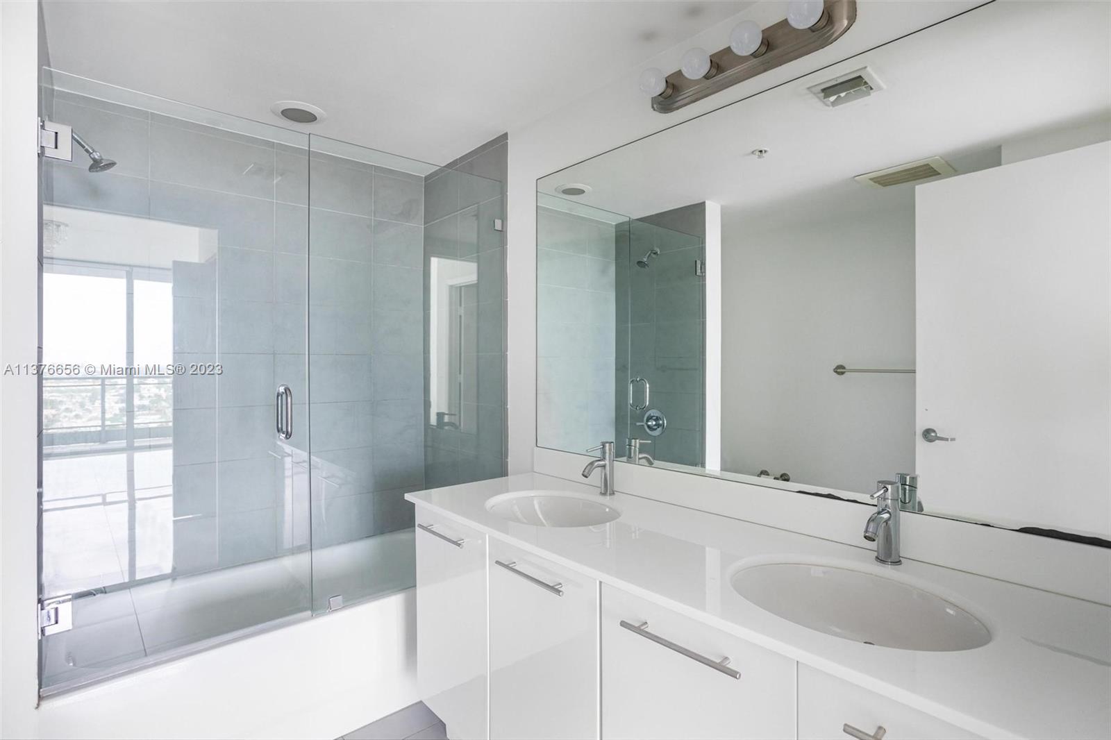 92 Southwest 3rd Street, Unit 2807 Miami, FL 33130 - Photo 12 of 31