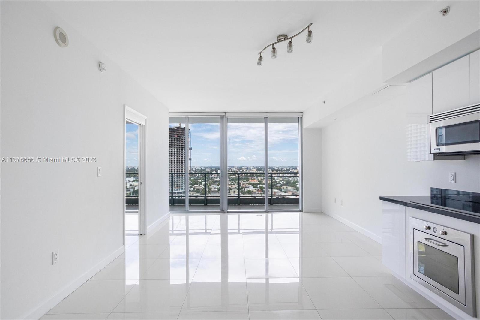 92 Southwest 3rd Street, Unit 2807 Miami, FL 33130 - Photo 2 of 31