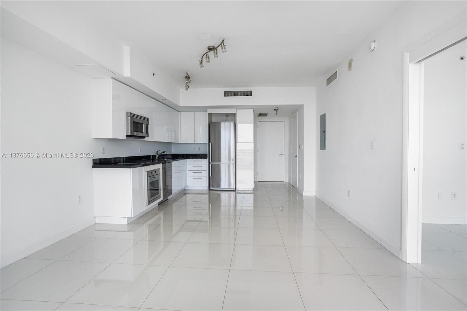 92 Southwest 3rd Street, Unit 2807 Miami, FL 33130 - Photo 8 of 31