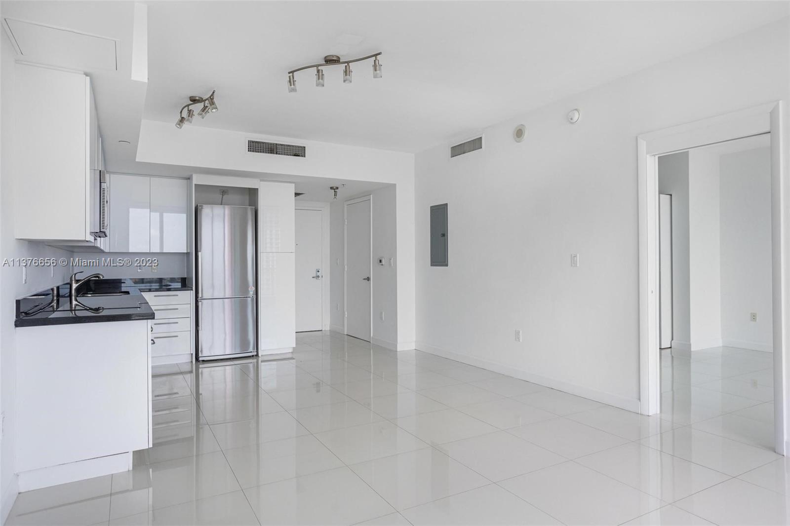 92 Southwest 3rd Street, Unit 2807 Miami, FL 33130 - Photo 9 of 31