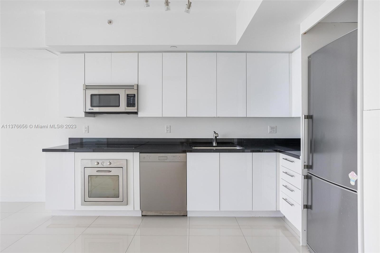 92 Southwest 3rd Street, Unit 2807 Miami, FL 33130 - Photo 10 of 31