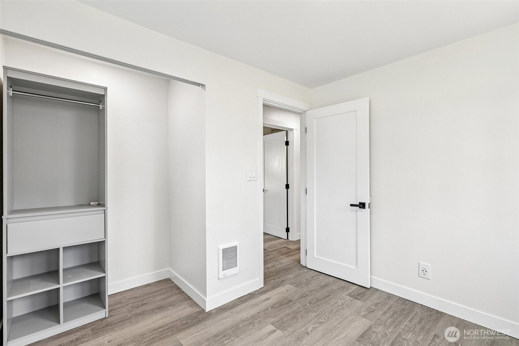 3425 Northeast 7th Place Renton, WA 98056 - Photo 12 of 36 Gallery Image 12