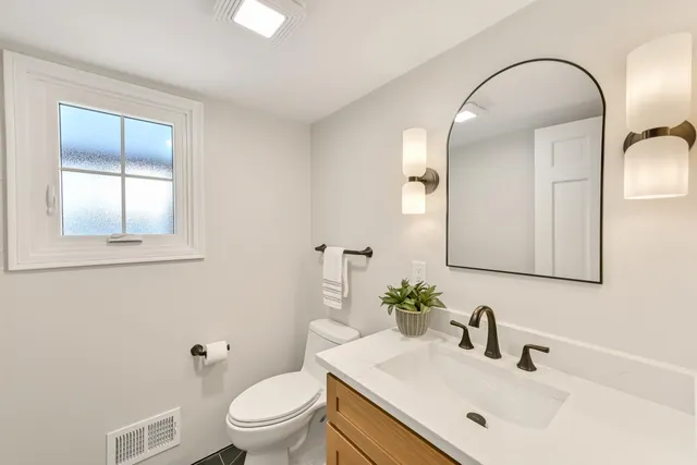 $1,699,999 | 10525 North Fairway Lane, Mequon, WI 53092