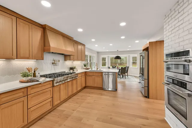 $1,699,999 | 10525 North Fairway Lane, Mequon, WI 53092