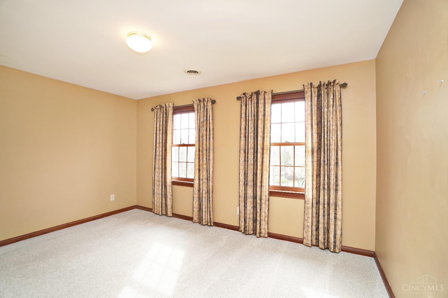 4412 Hubble Road Cincinnati, OH 45247 - Photo 32 of 47