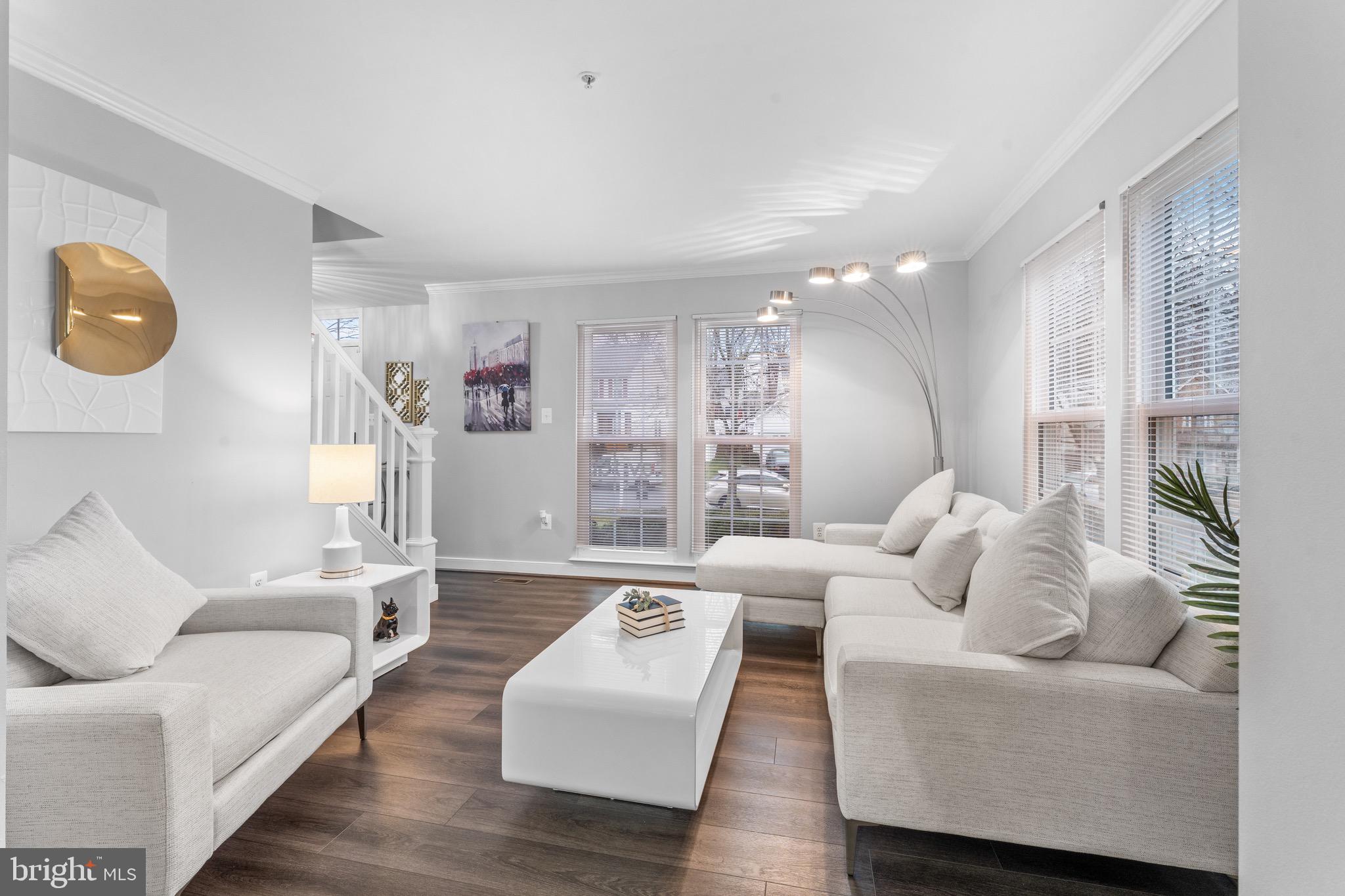 10106 Goldfinch Court Clinton, MD 20735 - Photo 5 of 40 Living Room