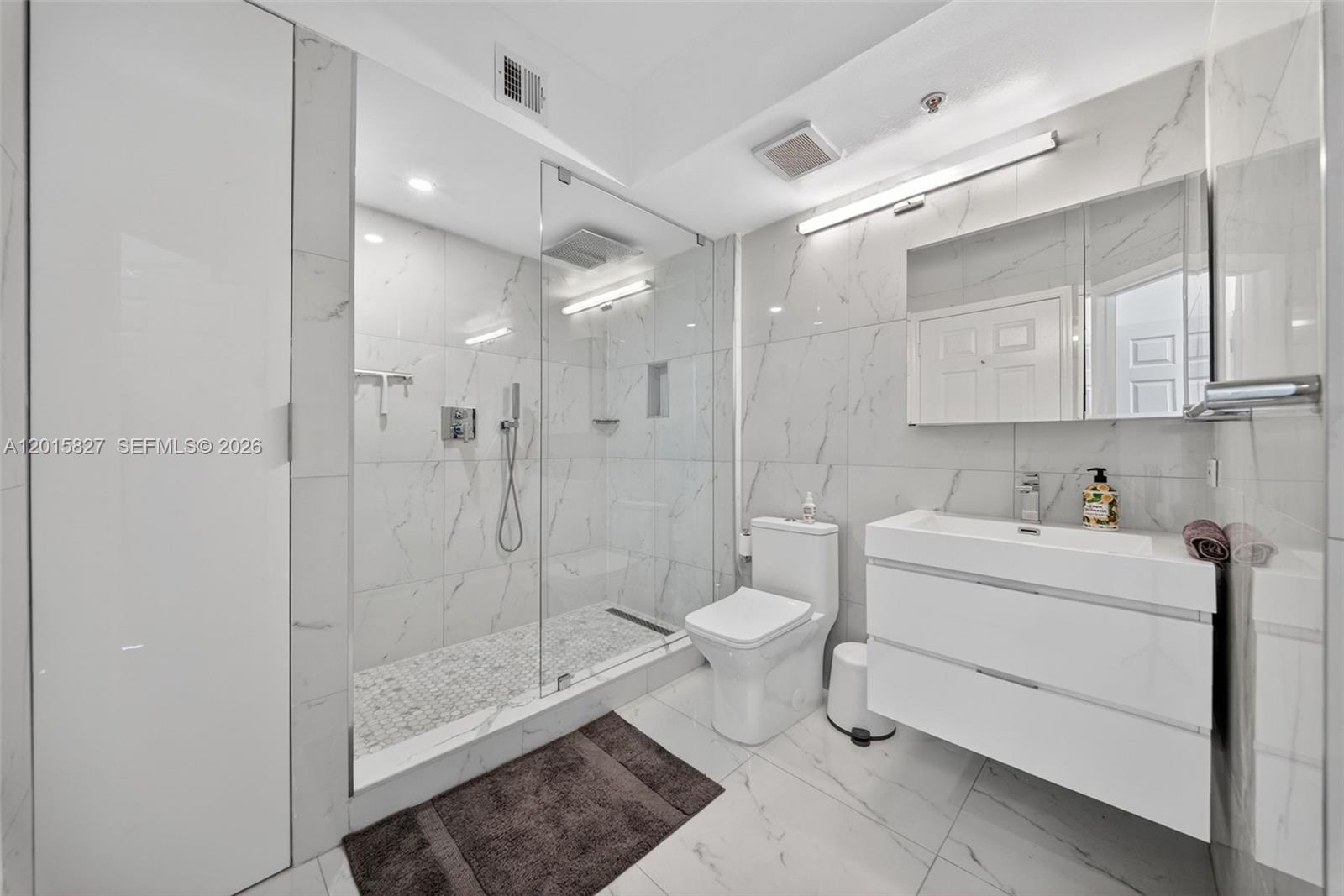 17150 North Bay Road, Unit 2905 Sunny Isles Beach, FL 33160 - Photo 11 of 30