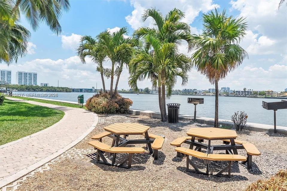 17150 North Bay Road, Unit 2905 Sunny Isles Beach, FL 33160 - Photo 21 of 30