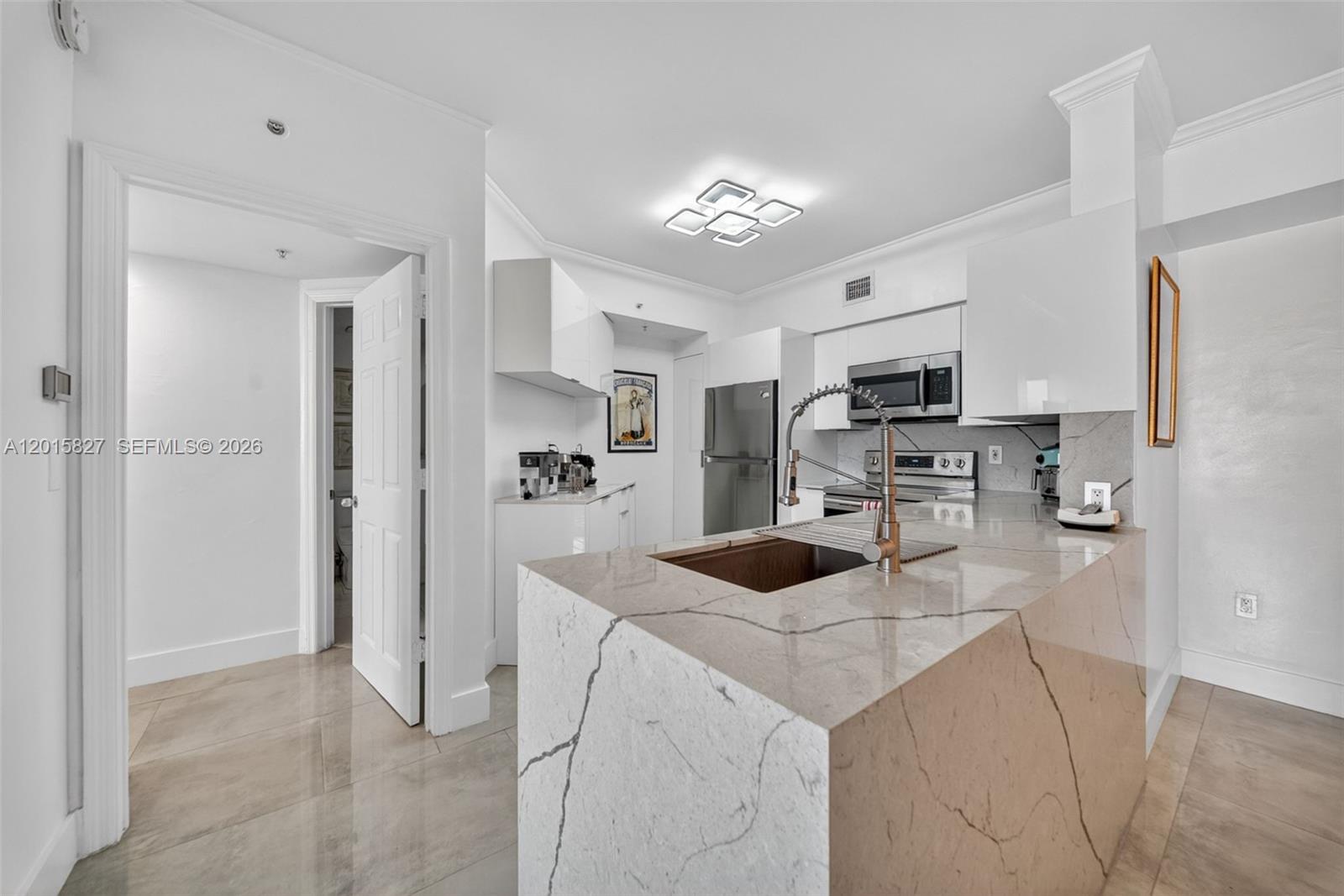 17150 North Bay Road, Unit 2905 Sunny Isles Beach, FL 33160 - Photo 6 of 30