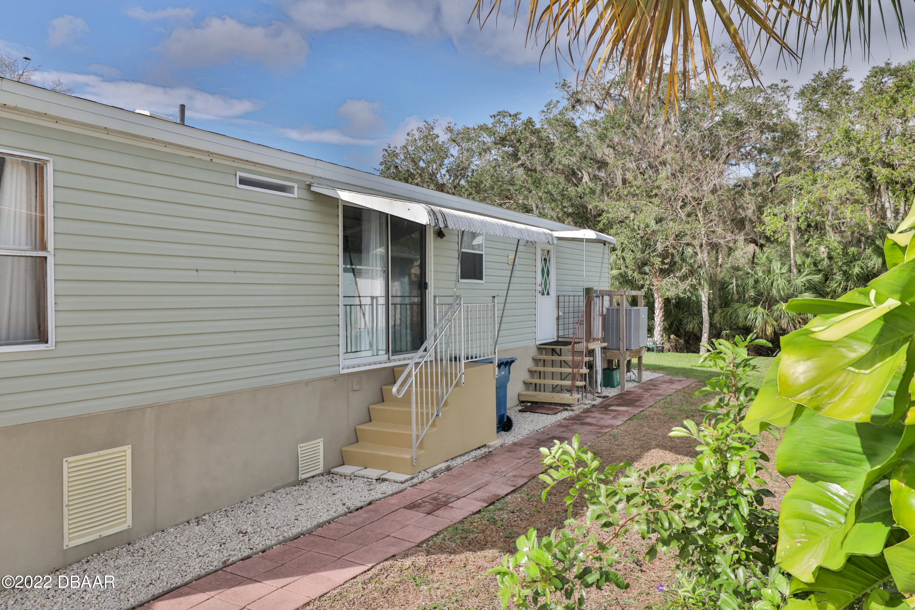 175 Coleman Street Edgewater, FL 32141 - Photo 4 of 32 a backyard of a house with table and chairs