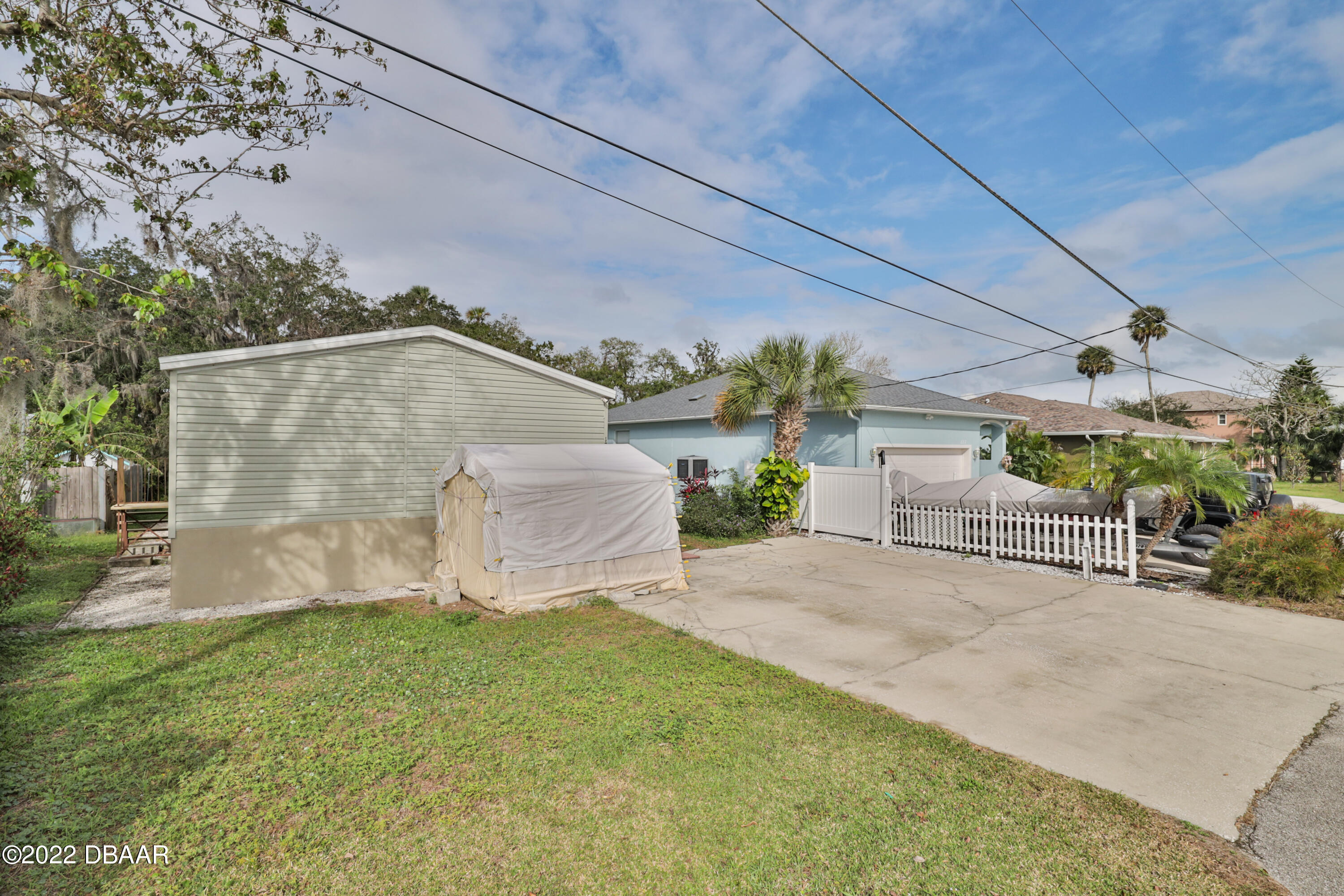 175 Coleman Street Edgewater, FL 32141 - Photo 6 of 32 a view of a backyard with potted plants and large tree