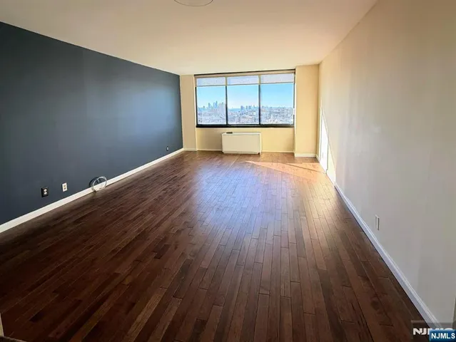 $3,000 | 770 Anderson Avenue, Unit 11C, Cliffside Park, NJ 07010