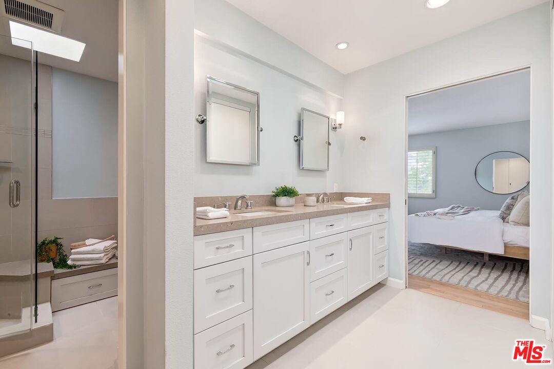 13336 Maxella Avenue, Unit 5 Marina del Rey, CA 90292 - Photo 15 of 26 a en suite bathroom with double sink and a mirror