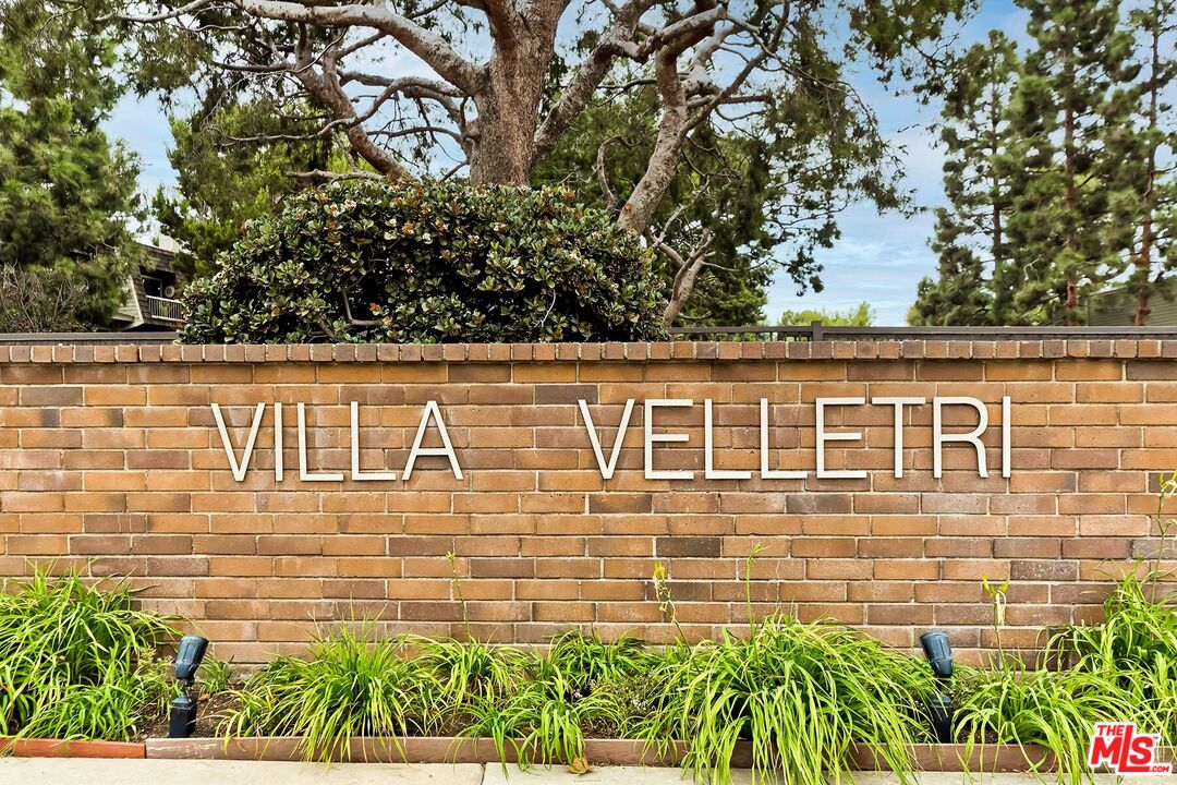 13336 Maxella Avenue, Unit 5 Marina del Rey, CA 90292 - Photo 26 of 26 front view of a brick house with a large window