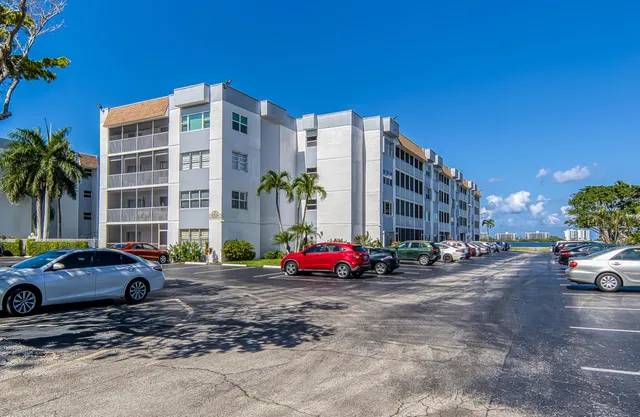 $205,000 | 1516 South Lakeside Drive, Unit 205, Lake Worth Beach, FL 33460