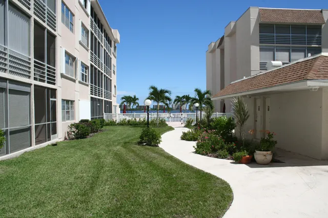 $205,000 | 1516 South Lakeside Drive, Unit 205, Lake Worth Beach, FL 33460
