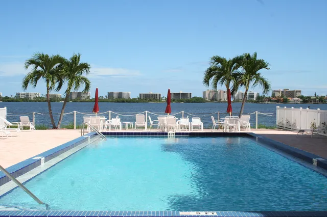 $205,000 | 1516 South Lakeside Drive, Unit 205, Lake Worth Beach, FL 33460