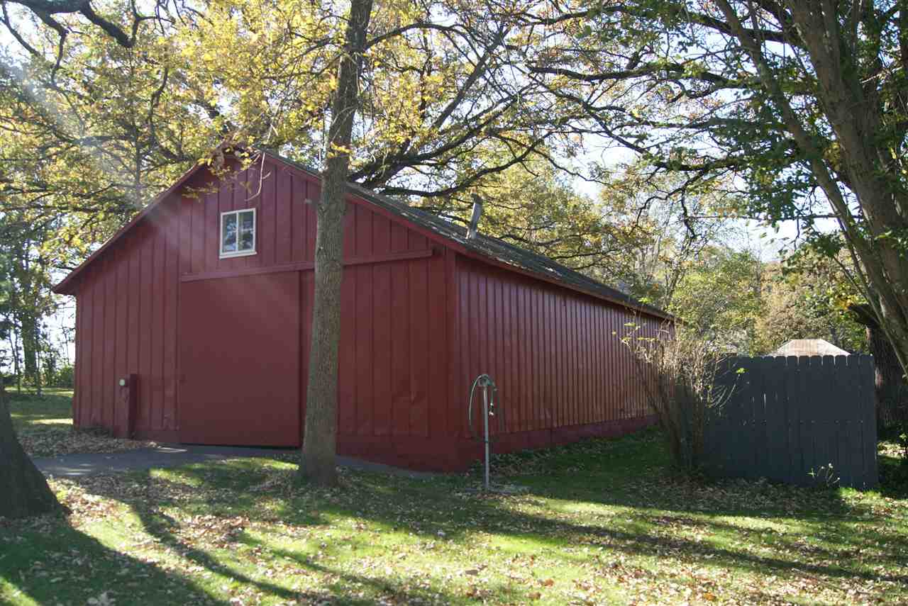 14476 Russellville Road Capron, IL 61012 - Photo 4 of 25 a backyard of a house
