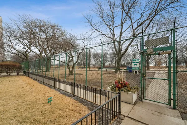 $179,900 | 5455 North Sheridan Road, Unit 2807, Chicago, IL 60640