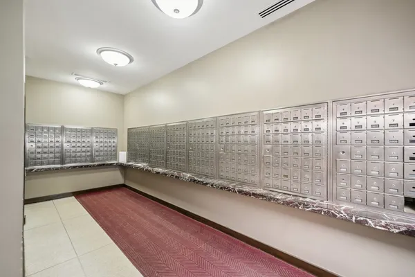 $179,900 | 5455 North Sheridan Road, Unit 2807, Chicago, IL 60640