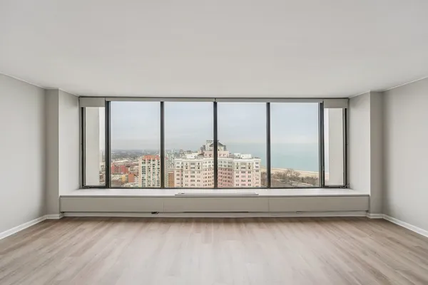$179,900 | 5455 North Sheridan Road, Unit 2807, Chicago, IL 60640
