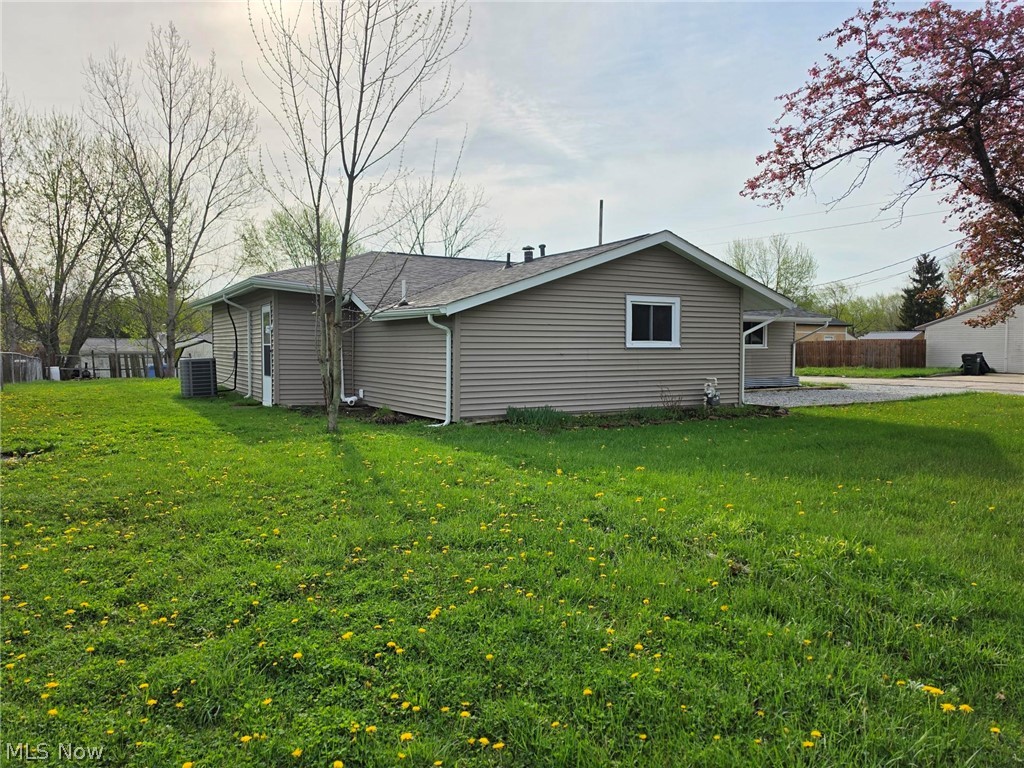 10306 Winthrop Road Mantua, OH 44255 - Photo 4 of 31