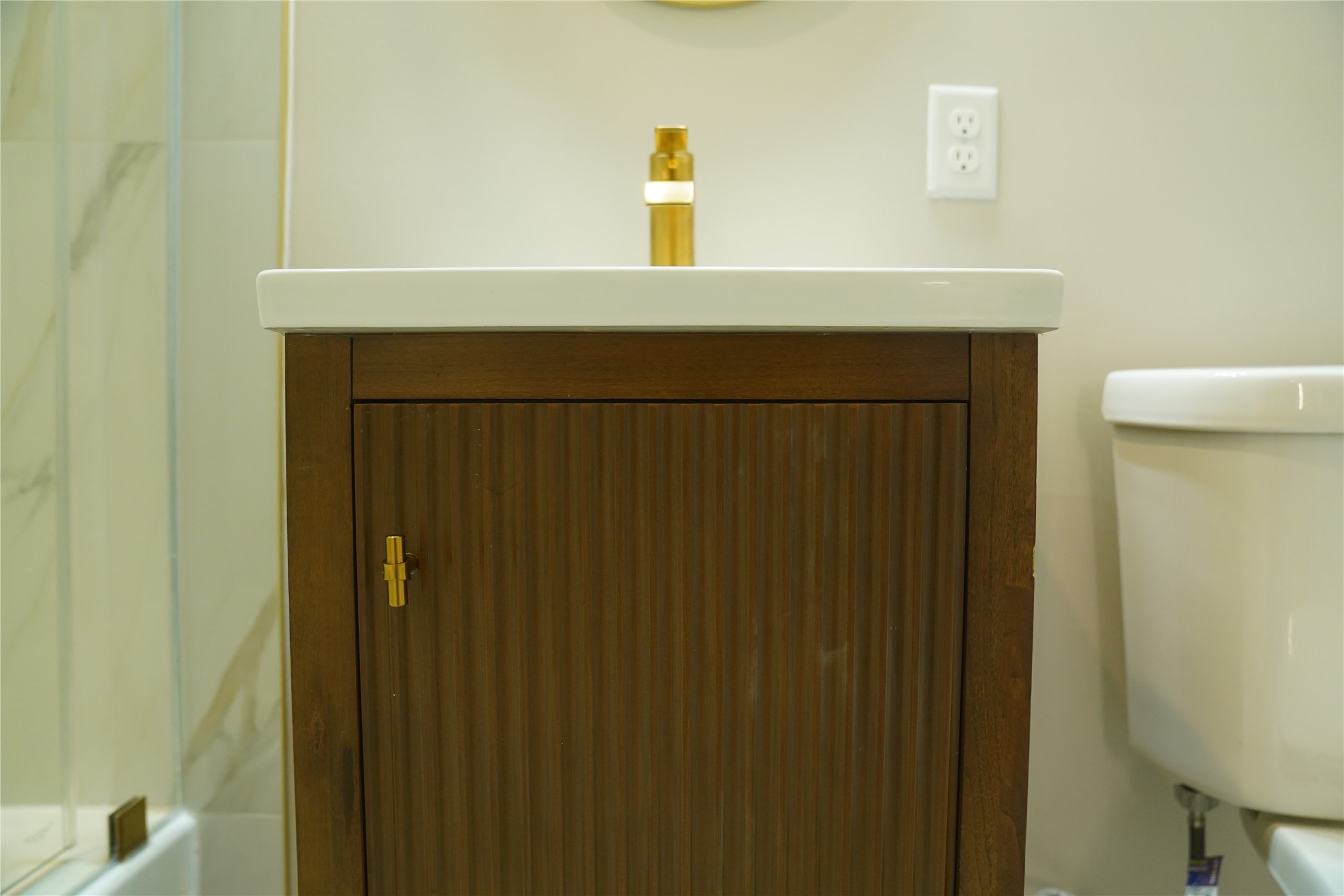 5947 Collingsworth Street Houston, TX 77026 - Photo 31 of 39 a bathroom with a sink and a mirror