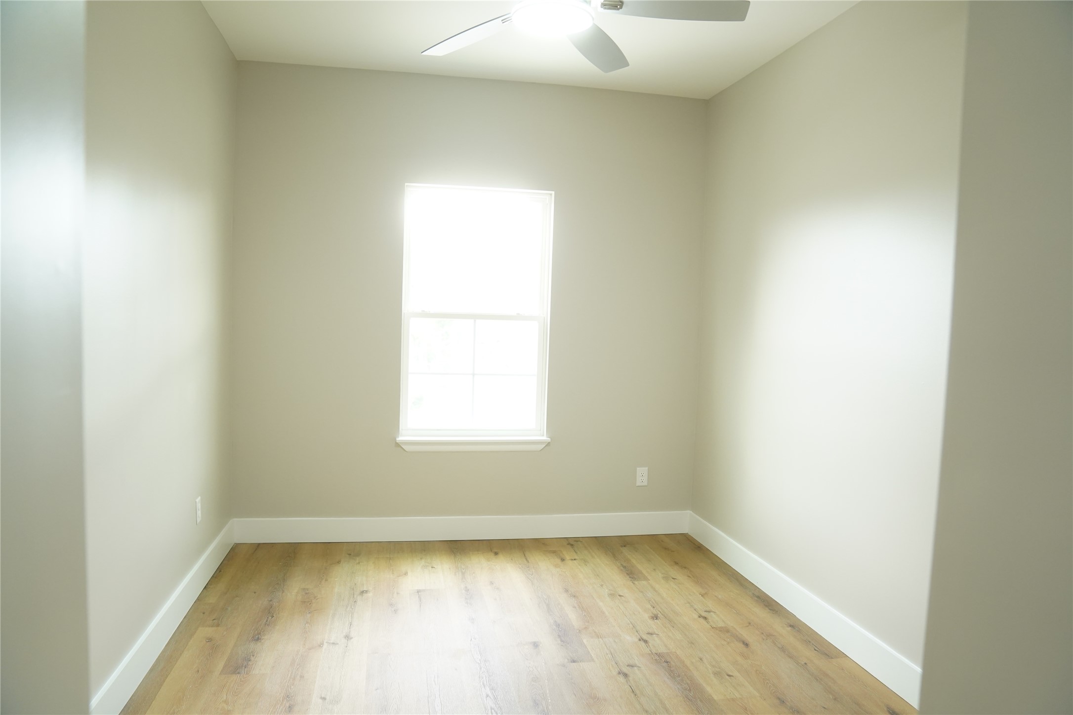 5947 Collingsworth Street Houston, TX 77026 - Photo 34 of 39 Third room