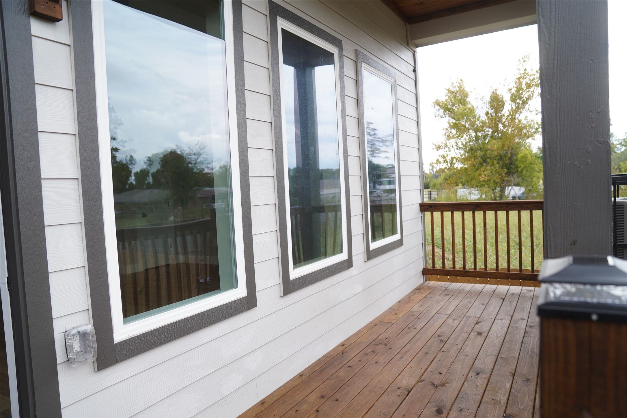 5947 Collingsworth Street Houston, TX 77026 - Photo 38 of 39 Covered patio with stained decking.