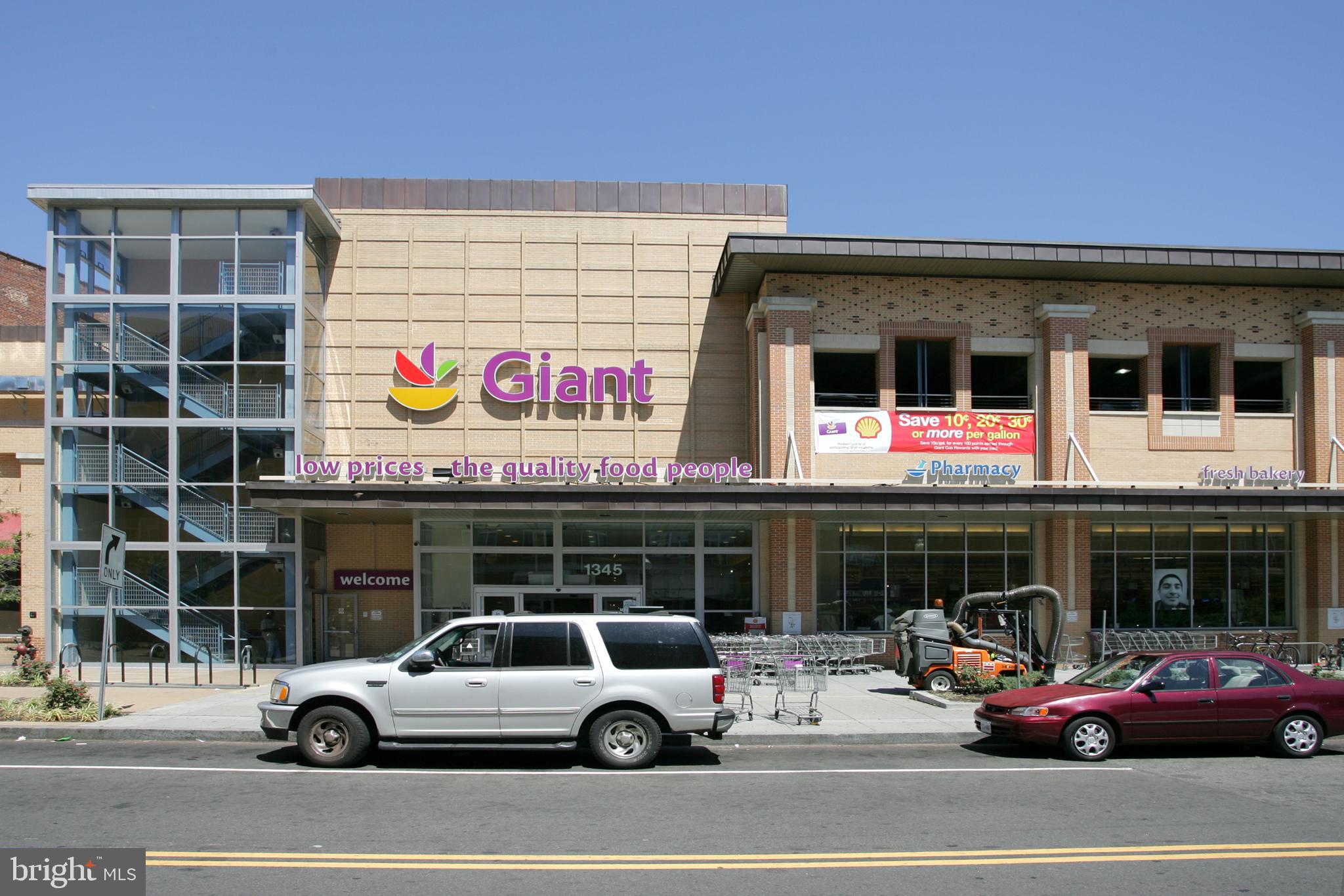 1465 Columbia Road Northwest, Unit 102 Washington, DC 20009 - Photo 20 of 23 Super Convenient Location