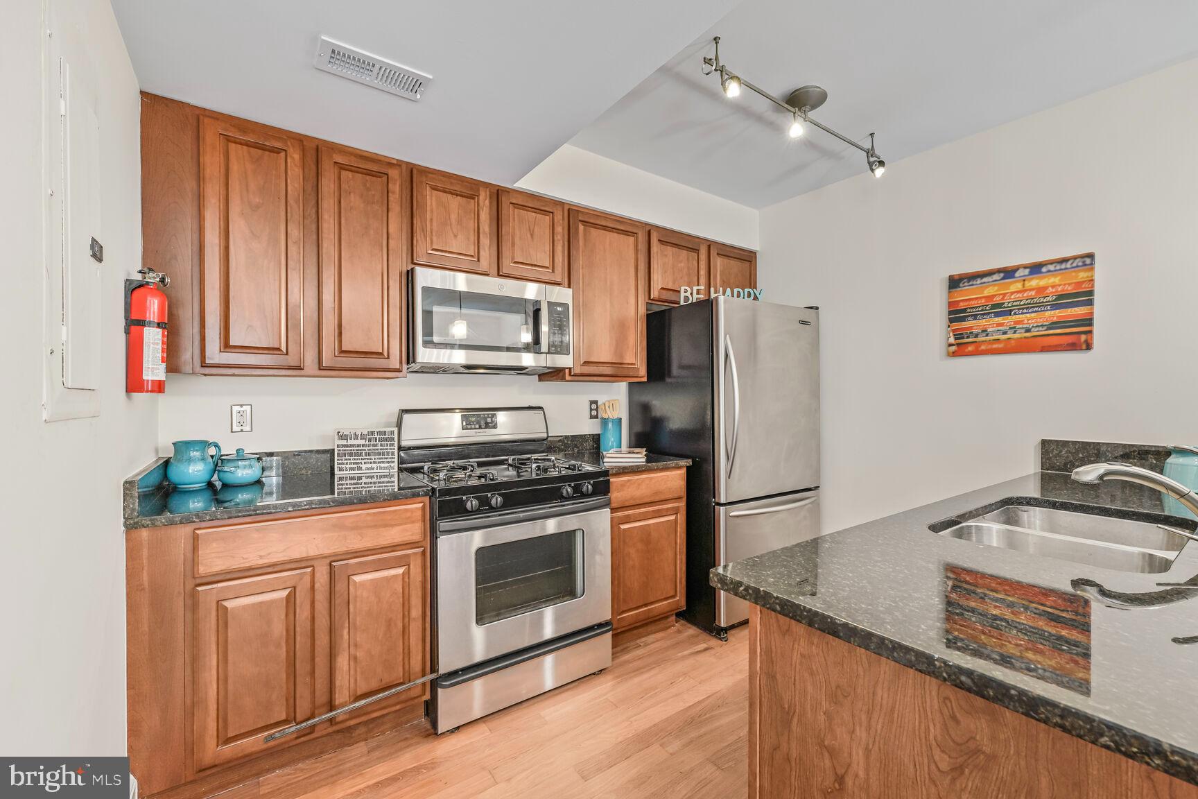 1465 Columbia Road Northwest, Unit 102 Washington, DC 20009 - Photo 8 of 23 Kitchen