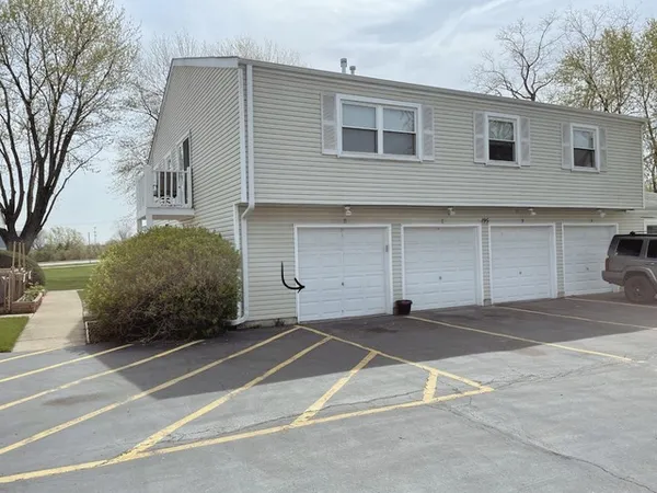 $2,500 | 195 Thomas Court, Unit D, Bartlett, IL 60103