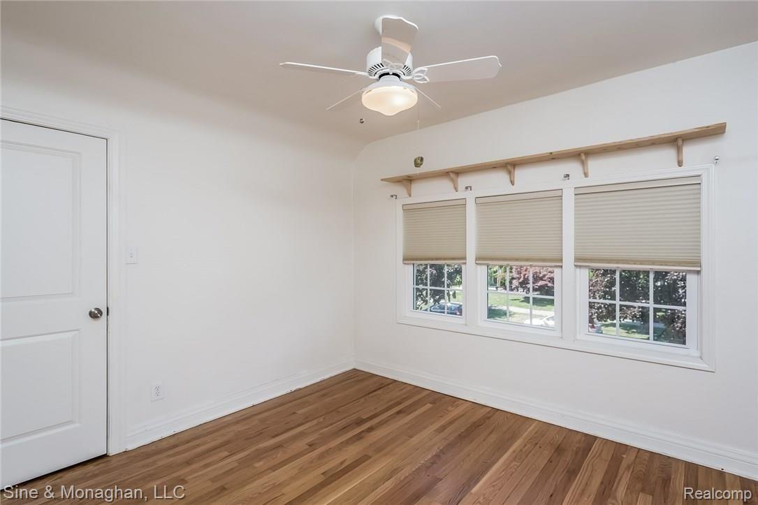 916 Rivard Boulevard Grosse Pointe, MI 48230 - Photo 27 of 73 027-Bedroom-2930107-medium.jpg