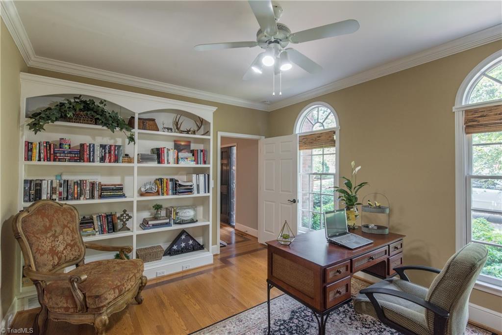 1511 Carters Grove Road Clemmons, NC 27012 - Photo 24 of 30 Fourth bedroom on main level with entrance to bathroom and built-in shelves.