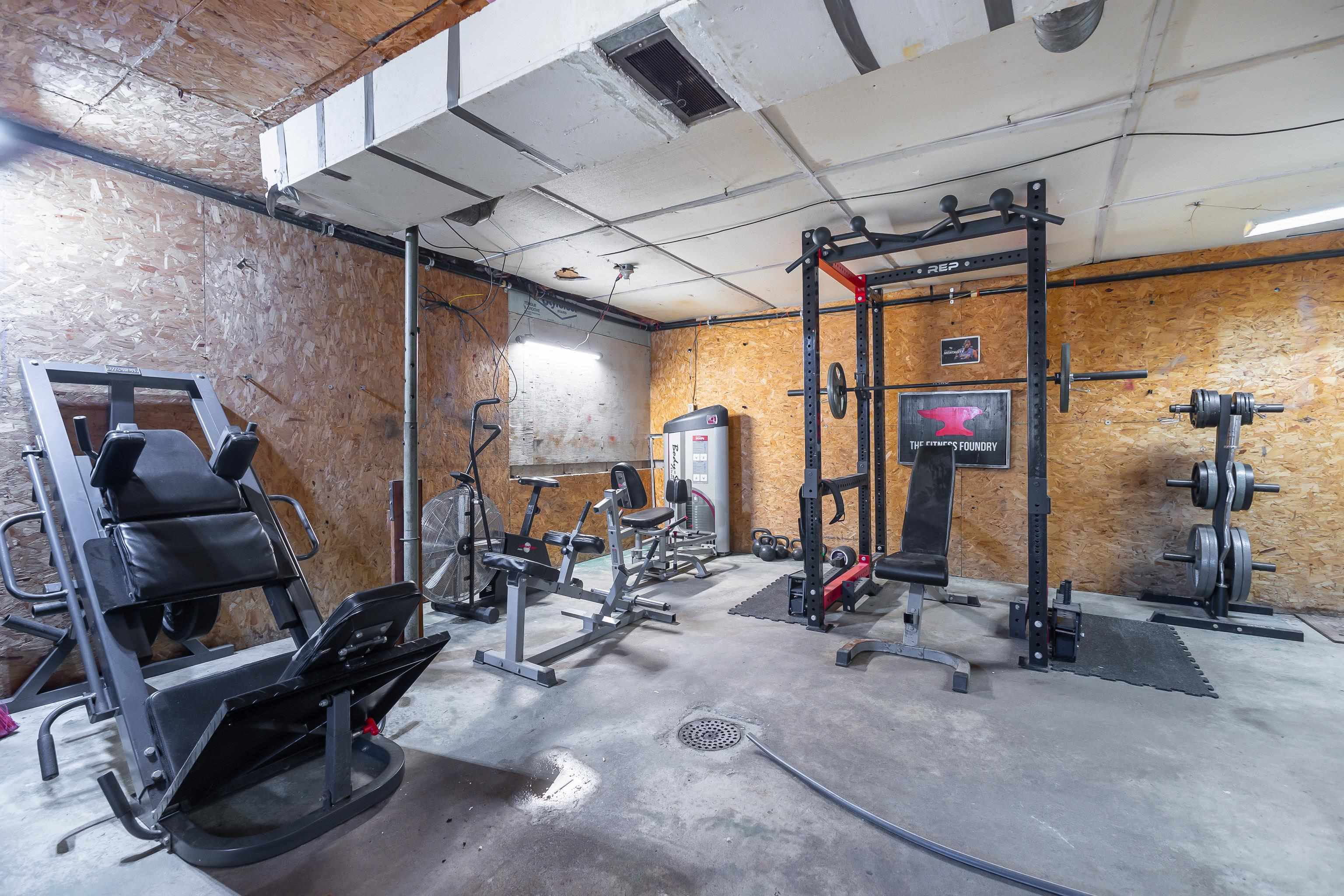 620 Clinton Street Galena, IL 61036 - Photo 31 of 37 a view of a room with gym equipment