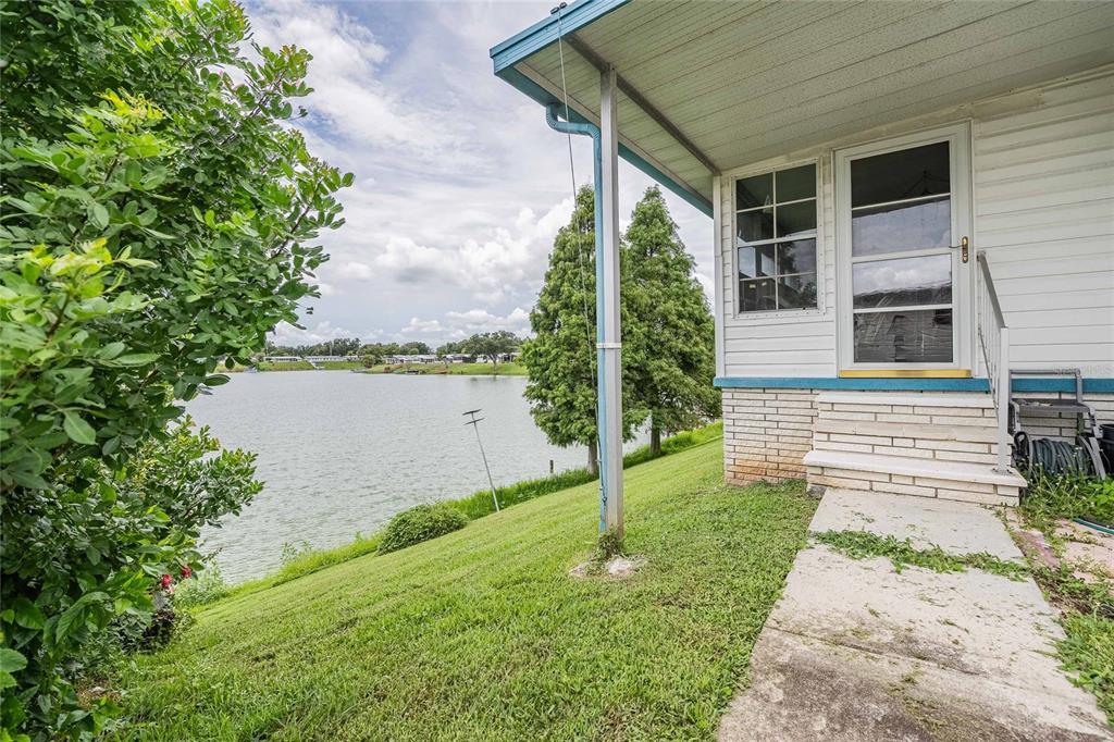 2055 South Floral Avenue, Unit 306 Bartow, FL 33830 - Photo 31 of 42 a view of a back yard of the house