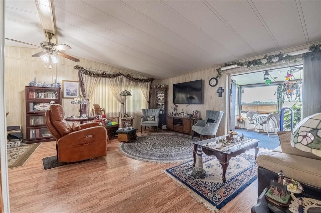 2055 South Floral Avenue, Unit 306 Bartow, FL 33830 - Photo 7 of 42 a living room with furniture