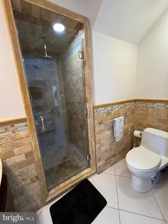 a bathroom with a toilet and a shower