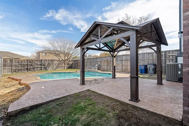 a view of a park with entertaining space