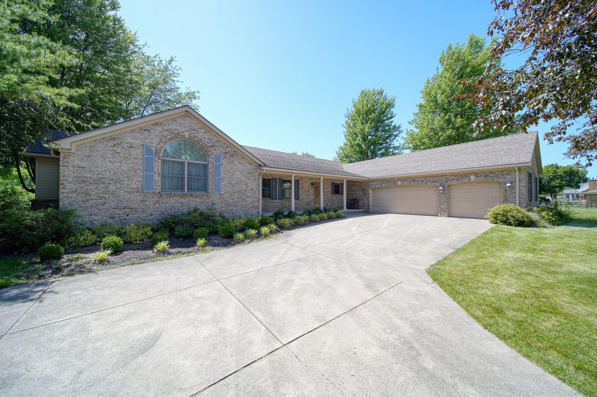 9979 Summerfield Road Temperance, MI 48182 - Photo 1 of 47 FRONT