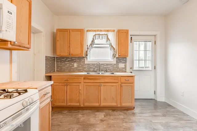 $145,900 | 469 Fenn Street, Pittsfield, MA 01201