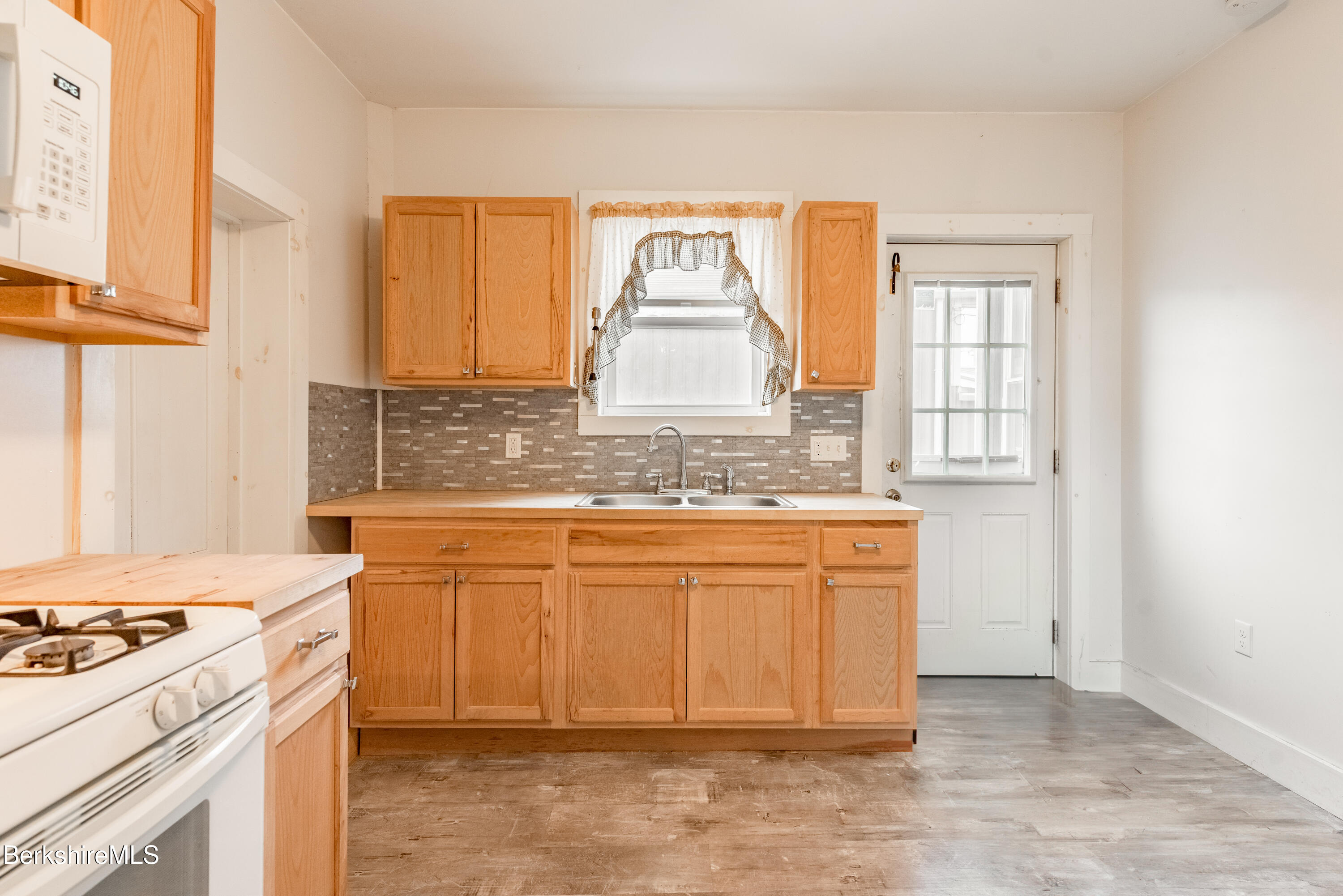 469 Fenn Street Pittsfield, MA 01201 - Photo 16 of 31 Kitchen