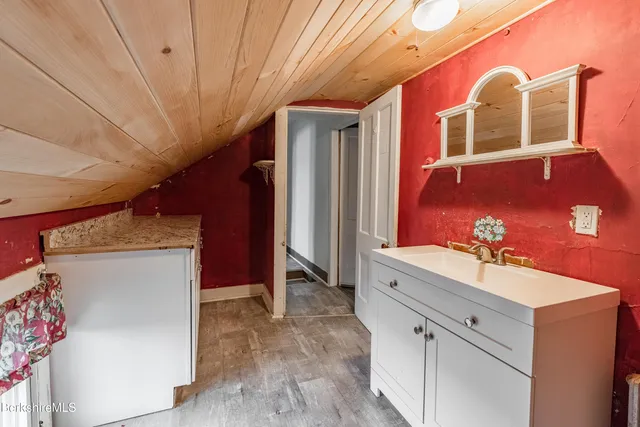 $145,900 | 469 Fenn Street, Pittsfield, MA 01201