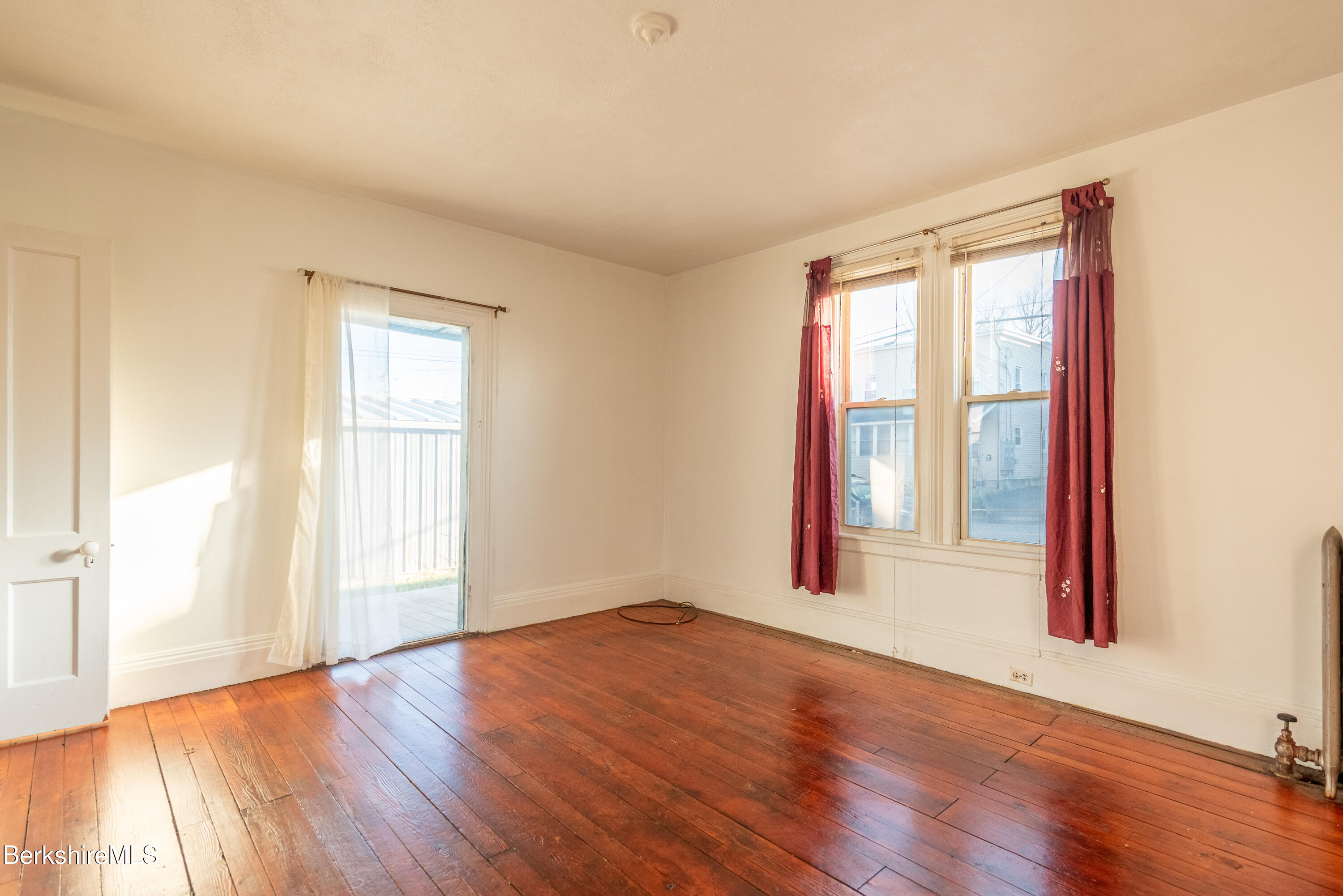 469 Fenn Street Pittsfield, MA 01201 - Photo 9 of 31 Living