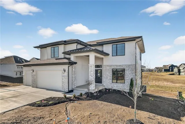 $747,467 | 7616 North Booth Avenue, Kansas City, MO 64158